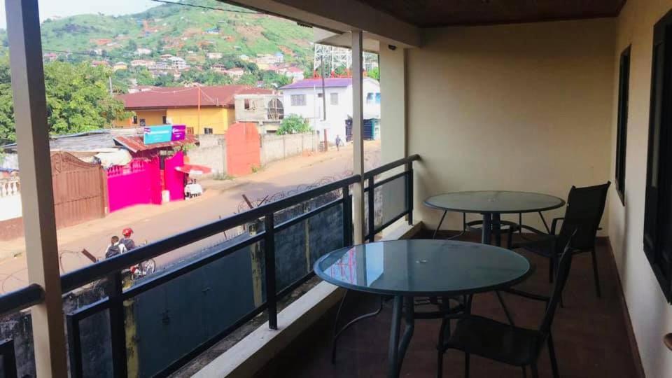 Zunox Guest House Freetown Kültér fotó