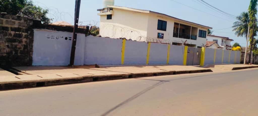 Zunox Guest House Freetown Kültér fotó