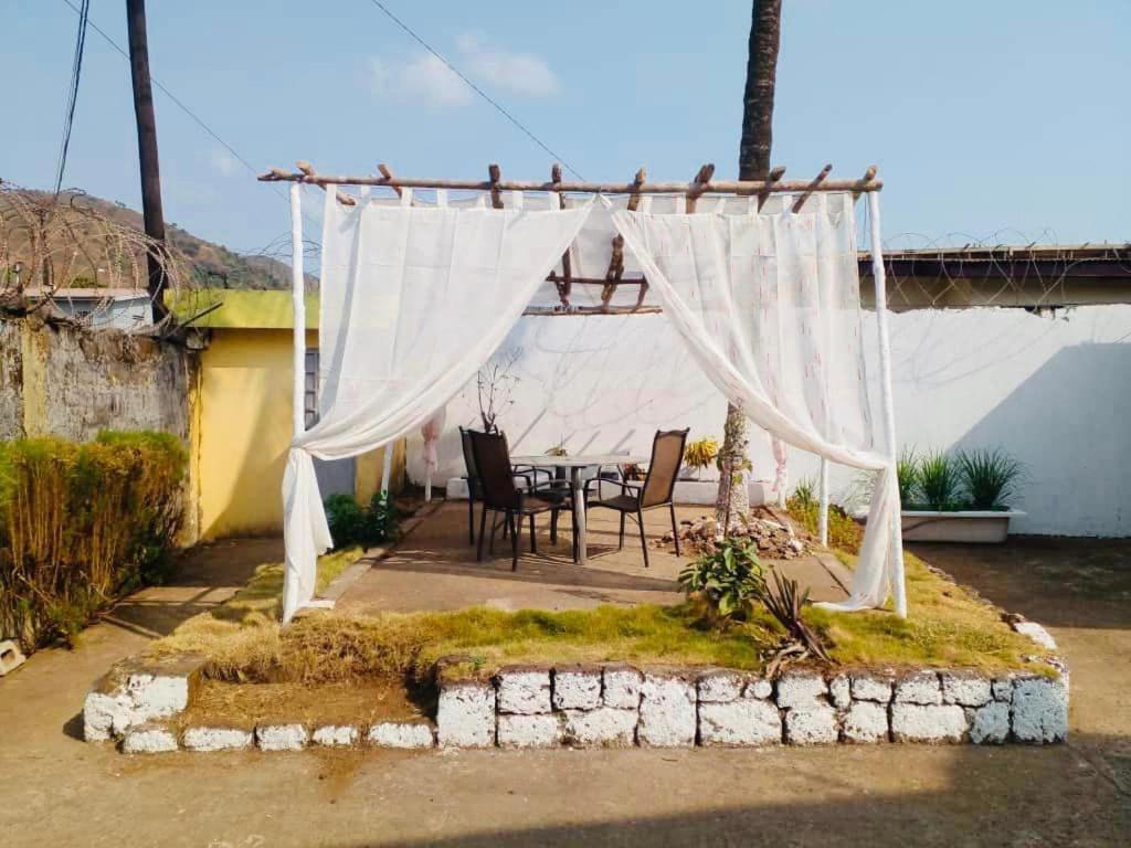 Zunox Guest House Freetown Kültér fotó