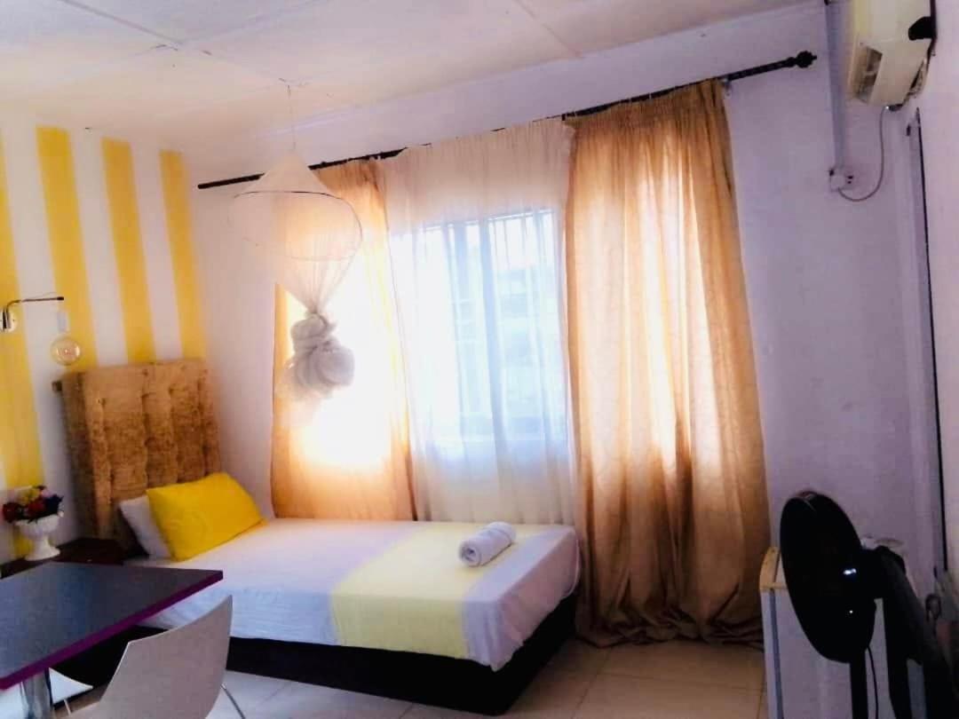 Zunox Guest House Freetown Kültér fotó