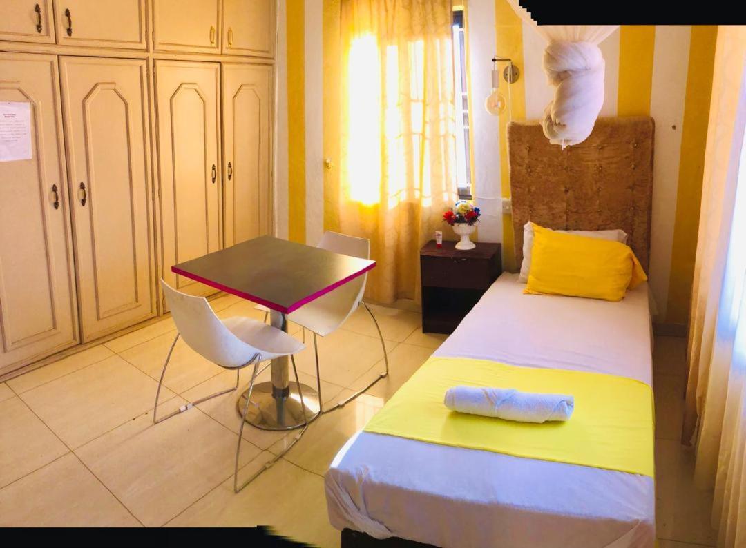 Zunox Guest House Freetown Kültér fotó